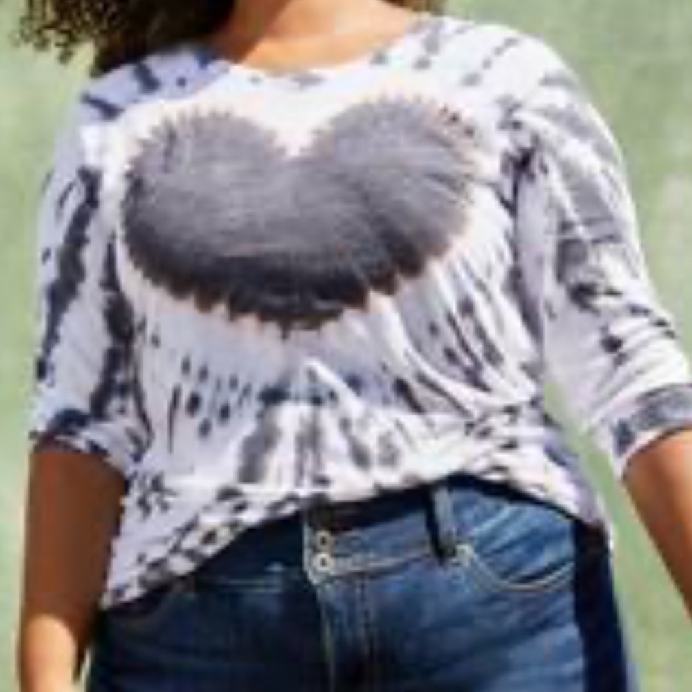 NWT Torrid Classic Fit Black & White Triblend Jersey Raglan Heart Shaped Tee